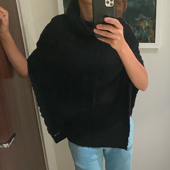 Sweater Cape - Picture 2 of 7